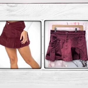 Celebrity Pink Wine Colored Pleated Corduroy Mini Skirt, NWOT, Size M.